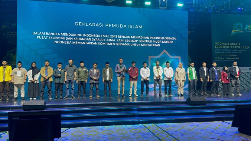 Young Muslim Leader Forum dibuka dengan Deklarasi Pemuda Islam yang diikuti oleh 25 Organisasi Kepemudaan yang menegaskan komitmen mereka untuk berperan aktif dalam ekonomi syariah.