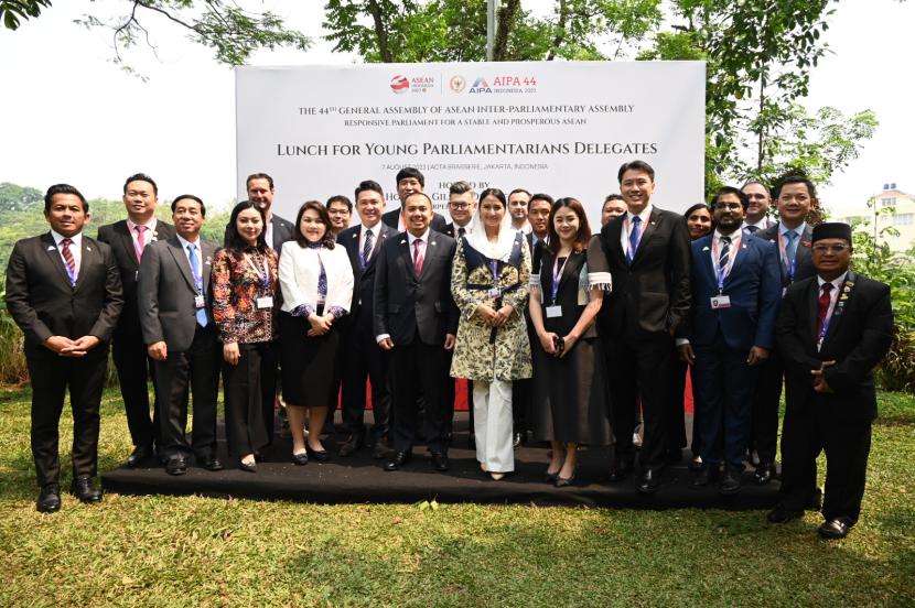 Young Parliamentarians of AIPA (YPA) akan bersidang dan memperjuang peran generasi muda ASEAN dalam pembangunan.