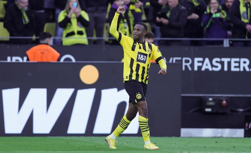 Youssoufa Moukoko dari Borussia Dortmund ditaksir Barcelona.