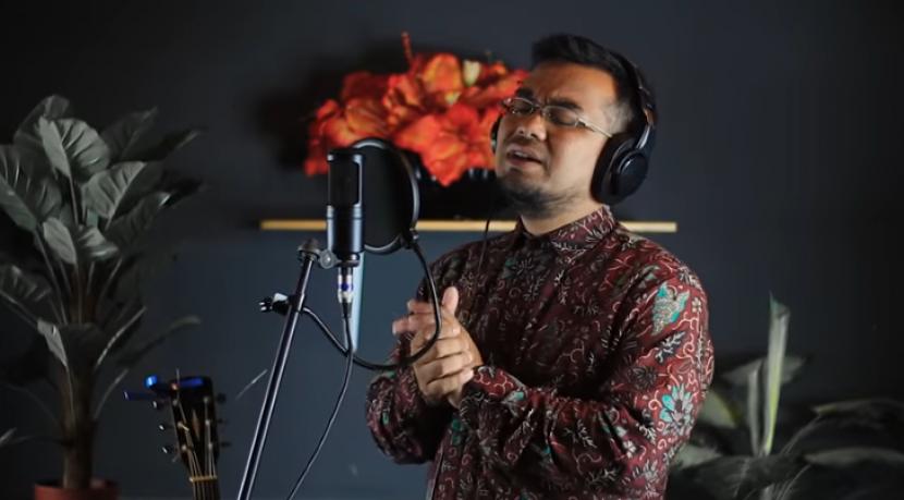 Youtuber Yusuf Subhan mengunggah lagu Aisyah Istri Rasulullah yang liriknya telah disesuaikan mengikuti arahan Buya Yahya pada Selasa.