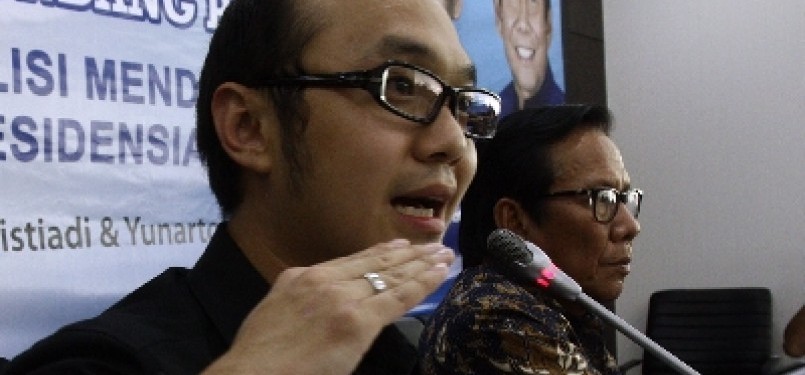 Yunarto Wijaya (berbicara)