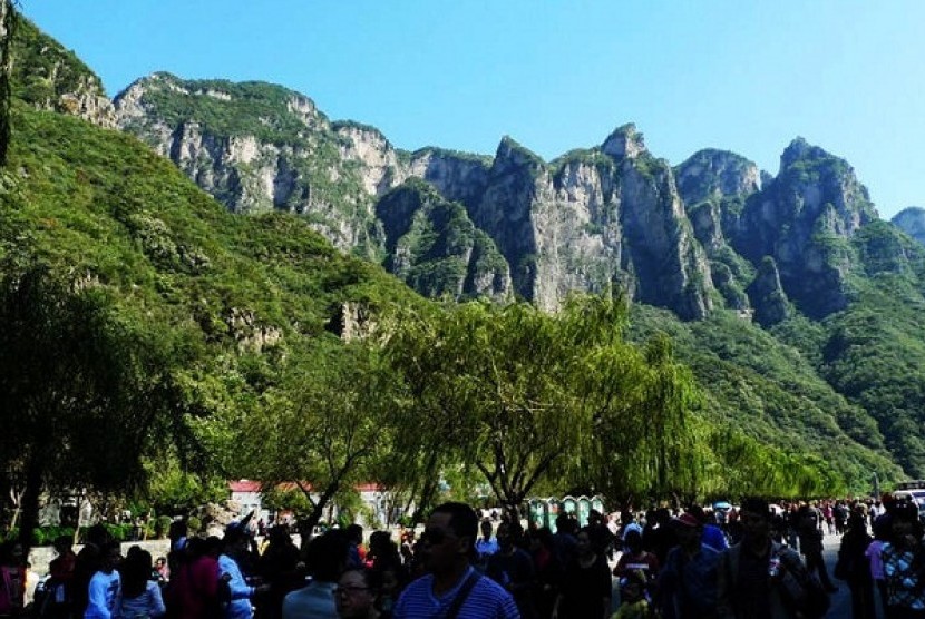 Yuntai Mountain in China is a good example of reowned geopark which draws thousands visitors. (file photo) 