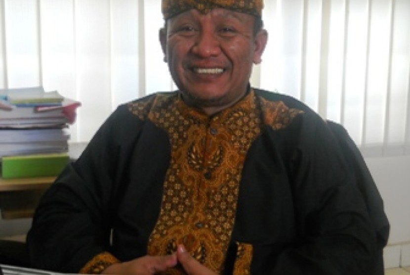 Yus Rustandi, Guru PJOK SMA Negeri 8 Bandung