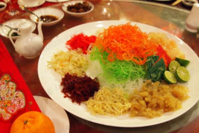 Yusheng, selada khas salah satu menu utama dalam perayaan Imlek atau tahun baru Cina.