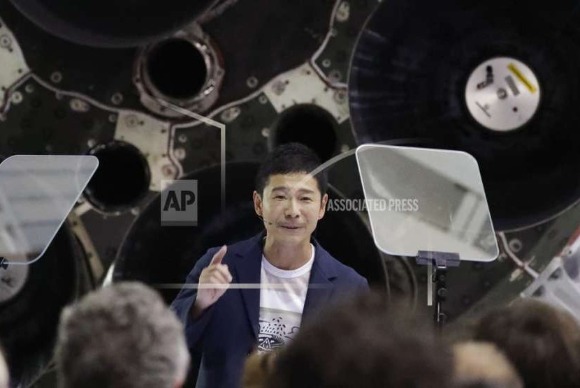 Yusuka Maezawa berbicara di depan publik setelah Elon Musk mengumumkan dirinya sebagai wisatawan pertama yang akan keliling bulan dengan SpaceX.