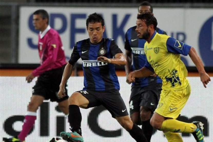 Yuto Nagatomo (tengah).