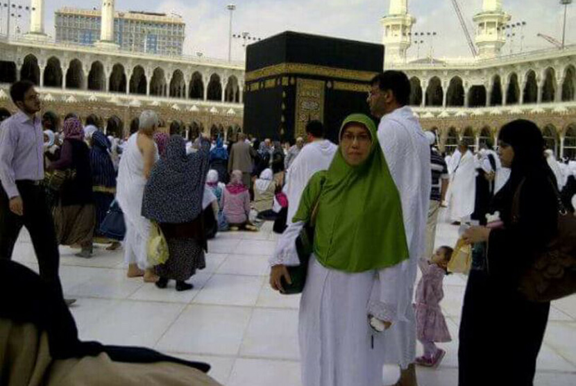 Yuyun Rahmawati mualaf  yang mendapat hidayah setelah tersesat saat umrah.