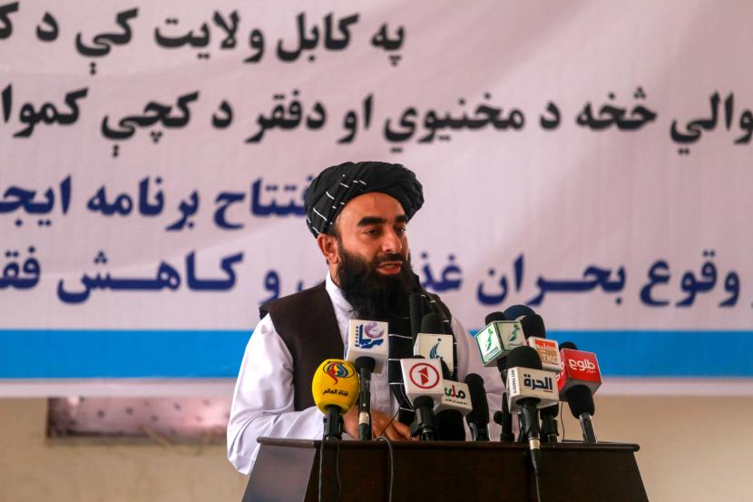 Zabihullah Mujahid, juru bicara Taliban mengatakan, warga Afghanistan tidak akan diizinkan meninggalkan negara itu kecuali mereka memiliki tujuan yang jelas.