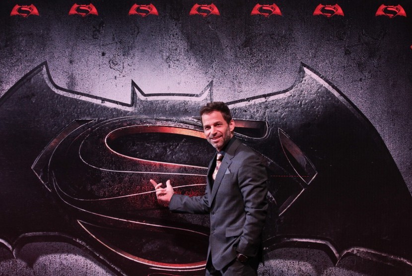 Zack Snyder sedang menyelesaikan Justice League versi director's cut yang bakal rilis pada 2021.