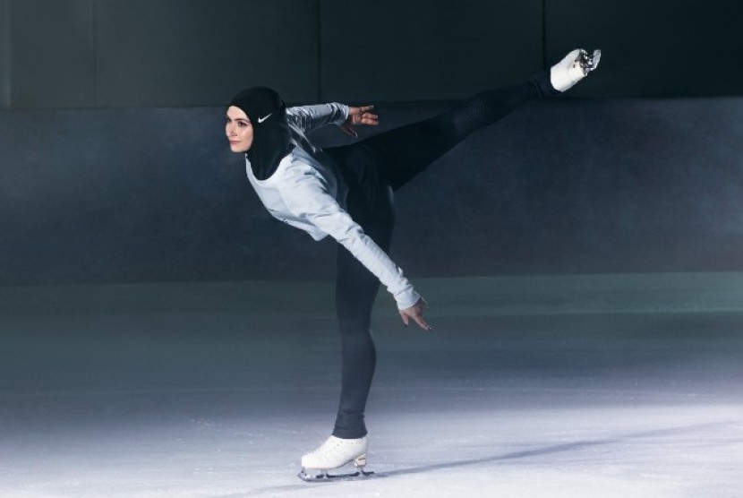 Zahra Lari jadi model iklan untuk Nike Pro Hijab.