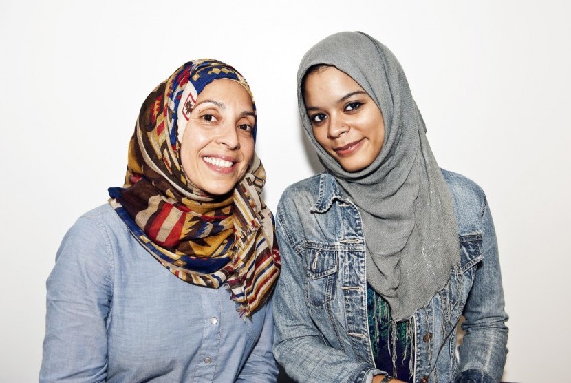 Zainab Ismail (kiri) dan Kalene Santana