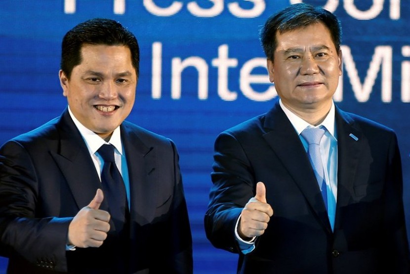 Zhang Jindong (kanan) bersama Presiden Inter Milan Erick Thohir.