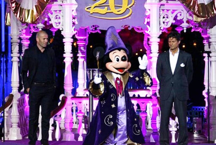 Zidane Jadi Presenter di Disneyland