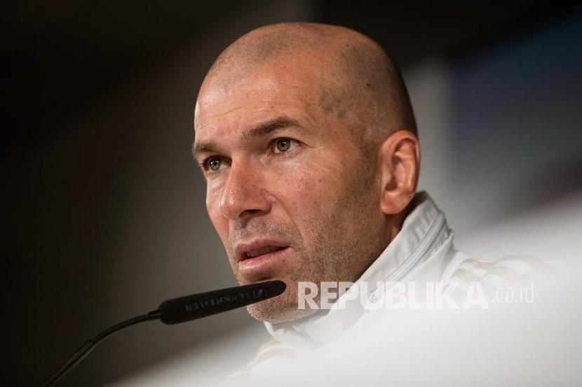 Mantan pelatih Real Madrid, Zinedine Zidane. Zidane mengungkapkan dirinya berhasrat untuk melatih tim nasional (timnas) Prancis, dibandingkan mengambil tanggung jawab di Paris Saint-Germain (PSG) atau klub lain.