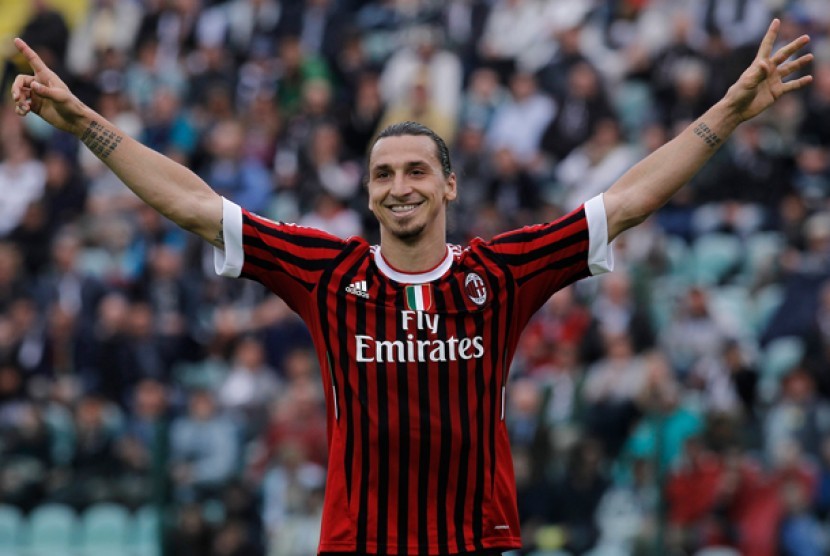 Zlatan Ibrahimovic saat berseragam AC Milan beberapa musim lalu.
