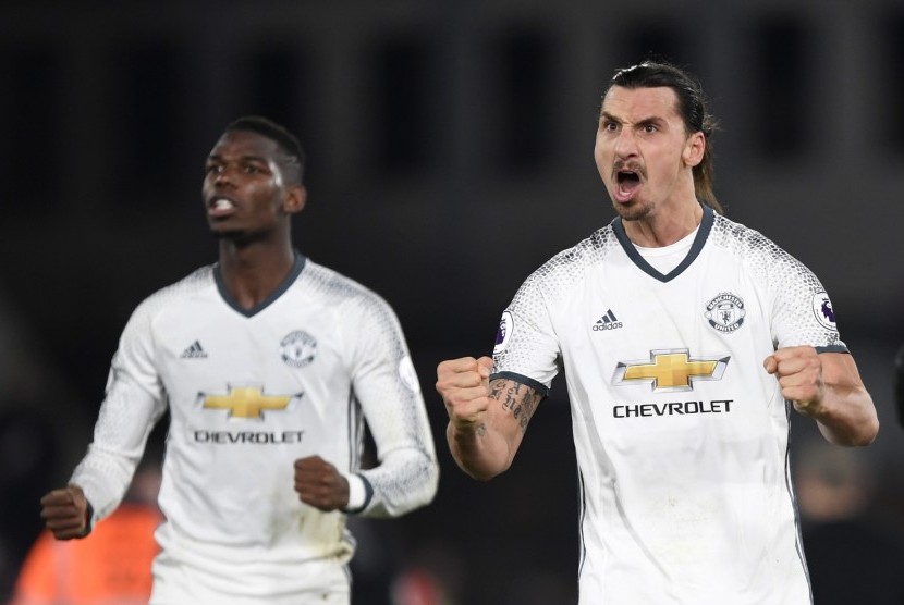 Zlatan Ibrahimovic (kanan) dan Paul Pogba