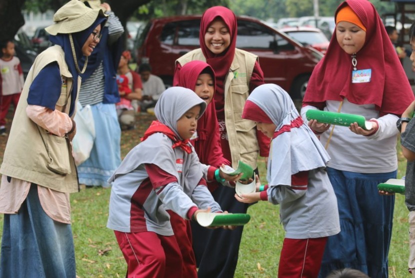 Zona Madina bersama Sekolah Dasar Islam Terpadu (SDIT) Baitussalaam menyelenggarakan Family Gathering.