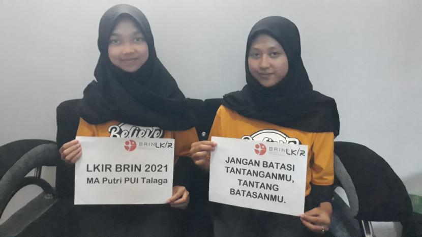 Zulfa Siti Zakia dan Intan Nurmala berhasil meraih Juara 1 Lomba Karya Ilmiah Remaja (LKIR) ke-53 Bidang Ilmu Pengatahuan Teknik Badan Riset dan Inovasi Nasional (BRIN).