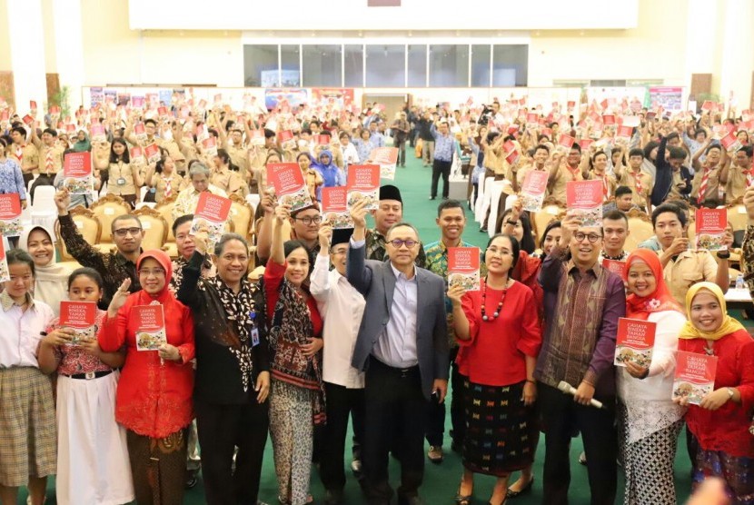 Zulkifli Hasan memimpin Deklarasi Implementasi Pengajaran dan Pendidikan Pancasila dalam Kurikulum Pendidikan Sekolah Dasar dan Menengah di Jakarta, Rabu (2/5).