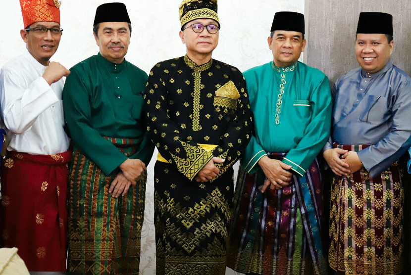 Zulkifli Hasan mendapat dukungan moral dari masyarakat adat Riau.