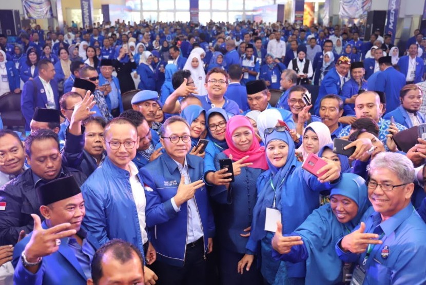 Zulkifli Hasan saat menyampaikan arahan dan pidato politik dalam Rapat Kerja Wilayah II DPW PAN Jawa Timur di DBL Arena, Surabaya Sabtu (27/10).