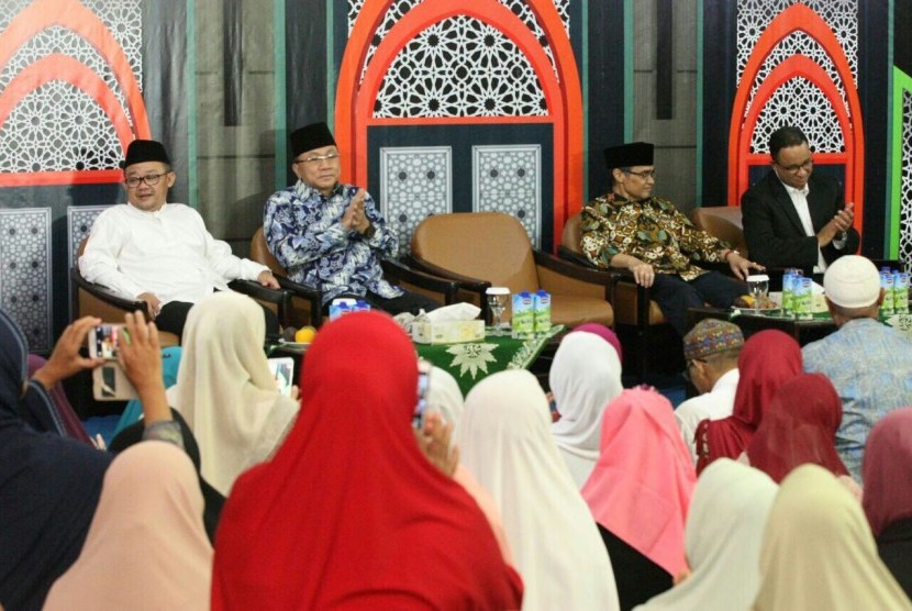 Zulkifli Hasan saat menyampaikan Pidato Kebangsaan di Pengajian Bulanan PP Muhammadiyah, Jumat (10/11). 