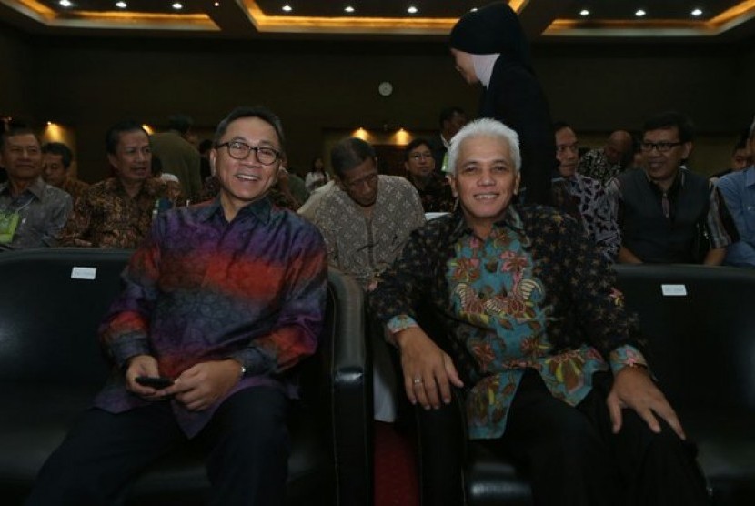 Zulkifli Hasan tampak akrab bersama Hatta Rajasa