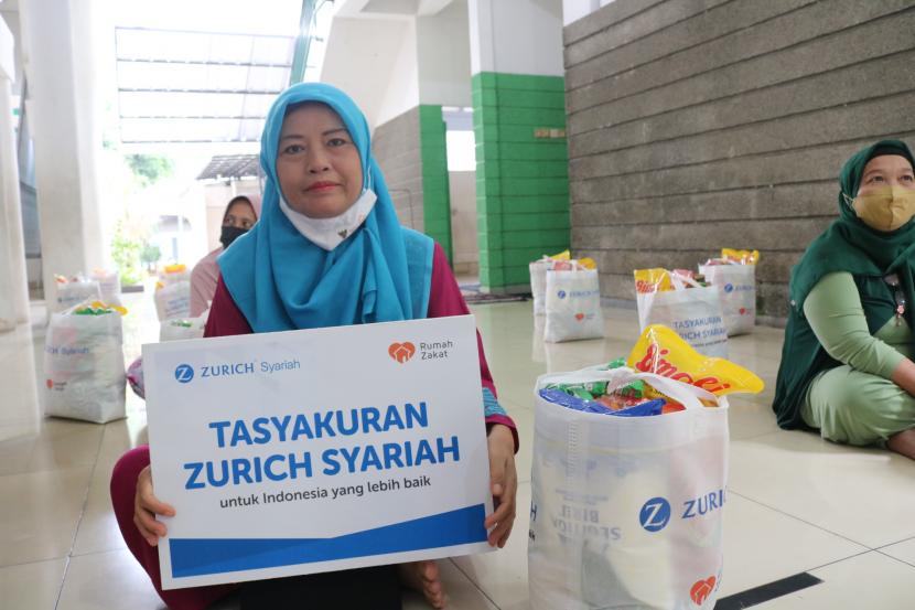 Zurich General Takaful Indonesia (ZGTI) atau yang dikenal dengan nama Zurich Syariah bersama Rumah Zakat menyalurkan 111 paket bantuan sembako dan uang santunan kepada anak yatim dan dhuafa yang berada di sekitar gedung Grha Zurich. 