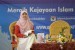 Penulis Perempuan Asma Nadia  saat bertemu dengan pembaca saat Indonesia Islamic Book Fair (IIBF) 2018 di Balai Sidang Jakarta, Sabtu (21/4).