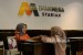 Petugas melayani nasabah di Bank Mega Syariah, Jakarta, Rabu (28/11). Bank Mega Syariah kembali mengadakan kegiatan Corporate Social Responsibility Mega Syariah Berbagi 2023 (MSB 2023) dengan membagikan paket sembako untuk masyarakat yang membutuhkan.