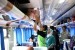 Porter membantu mengangkat barang  calon penumpang Kereta Api Bangun Karta di Stasiun Gambir, Jakarta, Rabu (21/6). Humas Stasiun Gambir mencatat, jumlah pemudik dari Satasiun Gambir pada hari keempat jelang Lebaran mencapai 15.459 penumpang.