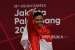 Lifter Indonesia  Eko Yuli  Irawan  mengacungkan  jempol usai melakukan angkatan saat bertanding di cabang angkat besi putra nomor 62 Kg Asian Games 2018 di Hall A Kemayoran, Jakarta, selasa (21/8).