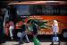 Pemudik bersiap menaiki bus di Terminal Kampung Rambutan, Jakarta, Rabu (12/4/2023). Badan Pengelola Transportasi Jabodetabek (BPTJ) Kementerian Perhubungan (Kemenhub) mengimbau masyarakat dapat melaksanakan mudik lebih awal.