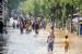 Hampir seluruh wilayah Makassar dilanda banjir akibat curah hujan tinggi.