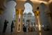 Sejumlah warga menunggu waktu berbuka puasa (ngabuburit) di Masjid Raya Sheikh Zayed, Solo, Jawa Tengah, Kamis (23/3/2023). Ribuan Jamaah Padati Buka Puasa Perdana di Masjid Raya Sheikh Zayed Solo