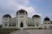 Masjid Raya Medan. Kompleks tempat ibadah ini merupakan salah satu legasi Kesultanan Deli.