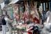 Warga Membeli daging sapi di pasar (Foto: ilustrasi).