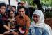 Bakal cagub-cawagub Jatim Khofifah Indar Parawansa dan Emil Elistianto Dardak saat memberikan keterangan kepada awak media di Jalan Kertanegara, Jakarta Selatan, Jumat (7/6/2024). 