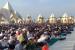 Ribuan masyarakat melaksanakan shalat Idul Fitri 1444 Hijriah di halaman Masjid Al Jabbar, Sabtu (22/4/2023). 