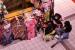 Lima Pasar Tradisional di Yogyakarta Kembali Buka. Pedagang menunggu pembeli di los pakaian Pasar Beringharjo, Yogyakarta, Senin (26/7). Pasar Beringharjo kembali dibuka semua los usai ditutup selama PPKM Darurat.