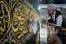 Menag Pakistan: Arab Saudi Putuskan Pelaksanaan Haji pada 15. Petugas membersihkan Kabah di Masjidil Haram, Mekkah, Arab Saudi.