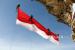 Para pemanjat tebing mengibarkan bendera raksasa di tebing batu saat upacara memperingati Hari Kemerdekaan Indonesia ke-77 di kawasan pantai Lhok Nga, Aceh Besar, Indonesia, 17 Agustus 2022. Indonesia memperoleh kemerdekaannya pada tahun 1945.
