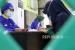 Vaksinasi Calhaj Aceh Dipastikan Tuntas Sebelum Berangkat. Petugas melakukan tes skrining terhadap seorang jemaah calon haji yang akan mendapatkan suntikan vaksin COVID-19 Sinovac.