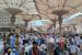 Umat Islam berjalan usai mengikuti shalat Jumat di Masjid Nabawi, Madinah, Arab Saudi, Jumat (14/7/2023). 