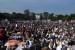   Sejumlah masa yang tergabung dalam Hizbut Tahrir Indonesia (HTI) saat rapat dan pawai akbar (RPA) 2015 dengan tajuk Bersama Umat Tegakkan Khilafah di Lapangan Gasibu, Kota Bandung, Kamis (14/5).  (foto : Septianjar Muharam)