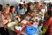  Warga membeli hidangan untuk berbuka puasa di Pasar Takjil Benhil