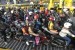 Sejumlah pemudik bersepeda motor antre masuk ke kapal ferry pada H-4 Lebaran di Pelabuhan Gilimanuk, Jembrana, Bali, Senin (13/7).   (Antara//Nyoman Budhiana)