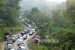 Kemacetan arus lalu lintas di jalur selatan Jawa Barat (Jabar) saat melintasi tanjakan Gentong, Kecamatan Kadipaten, Kabupaten Tasikmalaya. (Republika/Fuji E Permana)