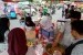 Lapak Hj. Mumun. Penjual kolak dan takjil legendaris di Jalan Sabang, Menteng, Jakarta Pusat. Hj. Mumun sudah mulai berjualan sejak 1989. Saat ini lapaknya dikelola oleh dua anaknya, Dian (43) dan Megawati (40), Rabu (8/5).