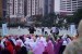 Para pekerja migran Indonesia di Hong Kong mengikuti acara Iftar bersama yang diadakan Dompet Dhuafa Hong Kong di Victoria Park, Causeway Bay, Ahad (19/5) lalu.